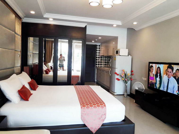 Aparment for Rent on Pratumnak Hill FOR RENT 10,000 THB/MONTH.