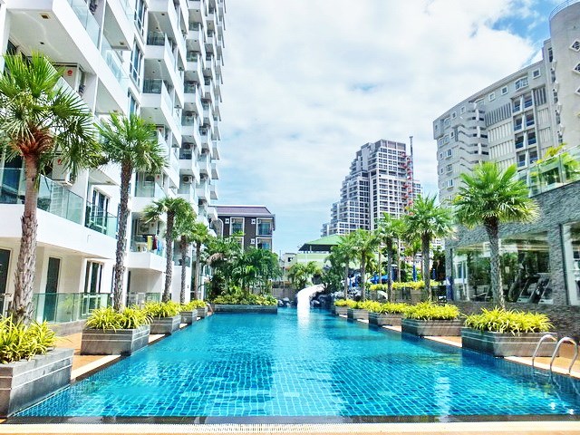  Fully Furnished
View Type: Pool View
Sales Price: ฿ 2,650,000
Ownership: Foreign
Price / Sqm: ฿ 55,208 